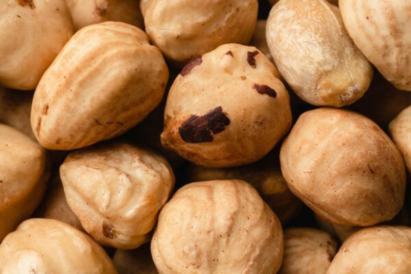 Nocciole sgusciate crude